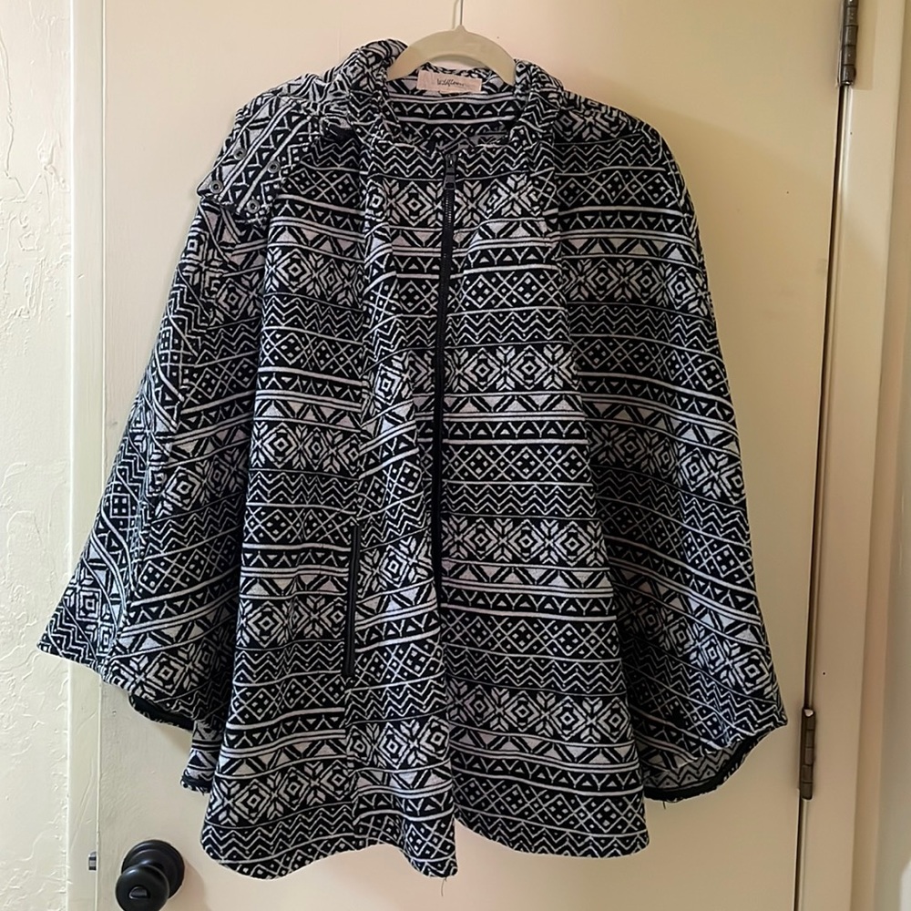 Wildflower Ruana. One Size black/off white print.